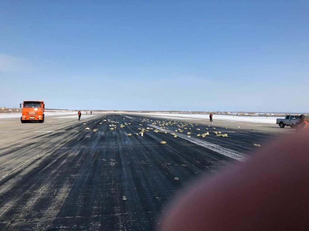 В Якутске грузовой самолет выронил 9 тонн золота
